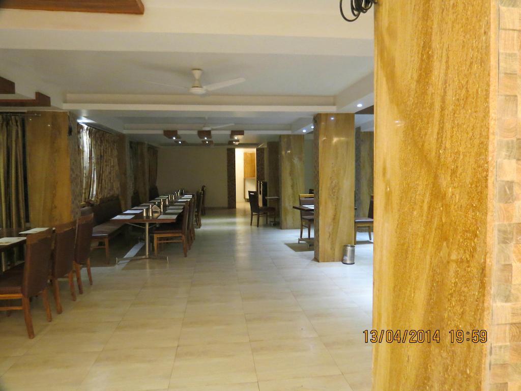 Hotel Sunny Classic Махабалешвар Экстерьер фото